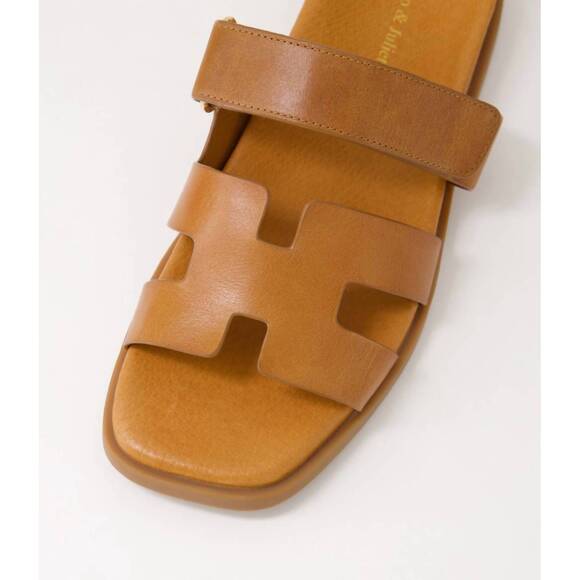 NEW DJANGO & JULIETTE women's nodette flat leather sandal in tan - Picture 3 of 3
